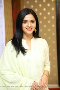 Kaali Actress Sunainaa