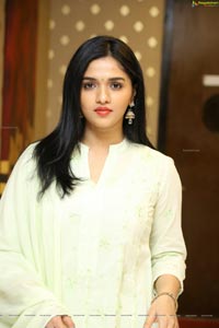 Kaali Actress Sunainaa