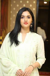 Kaali Actress Sunainaa