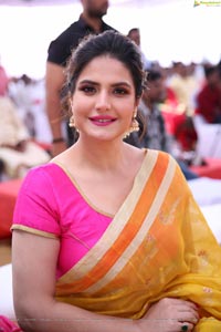 Zarine Khan in Saree