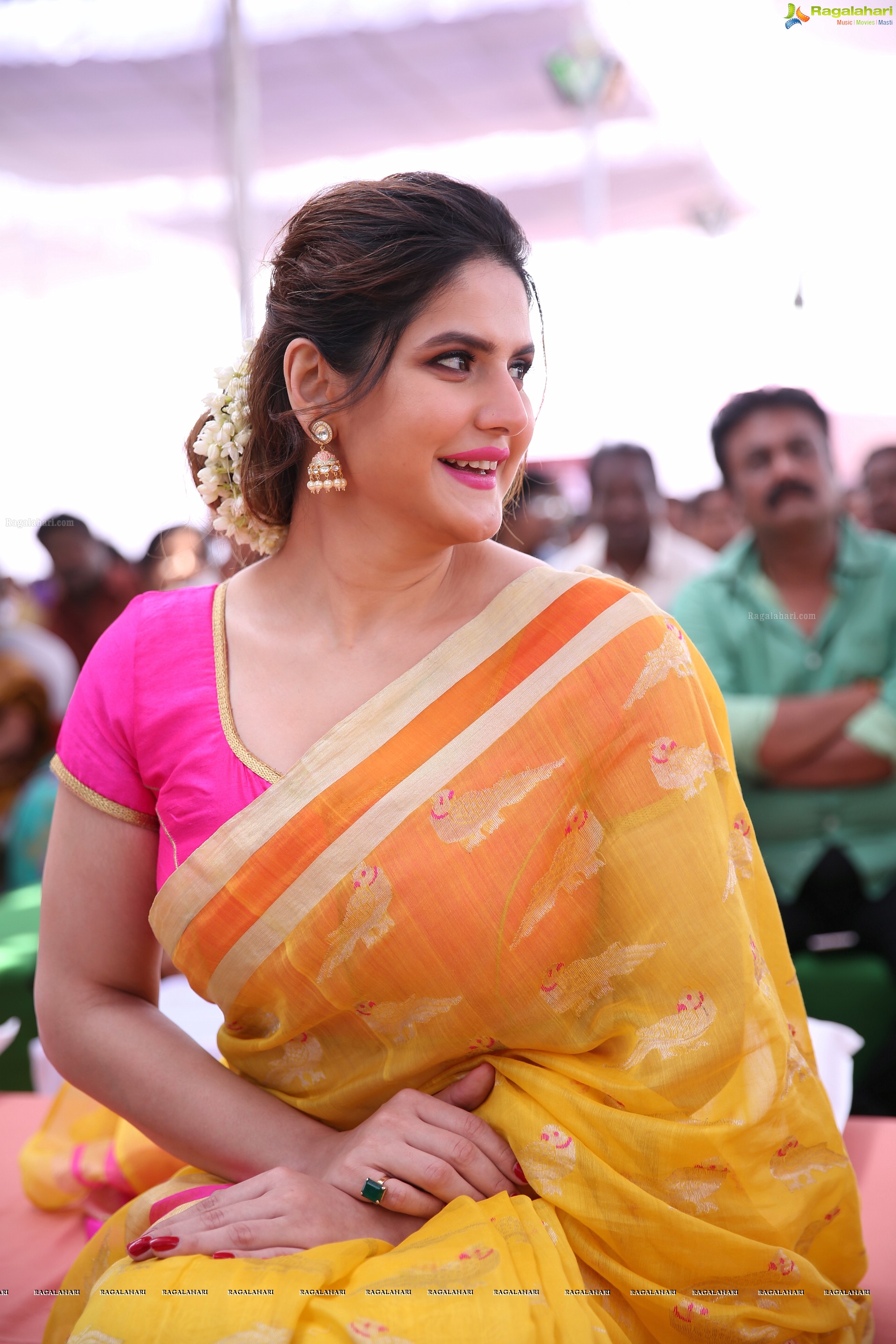 Zarine Khan at Suchirindia's Aryavartha Nagari Project Launch - HD Gallery