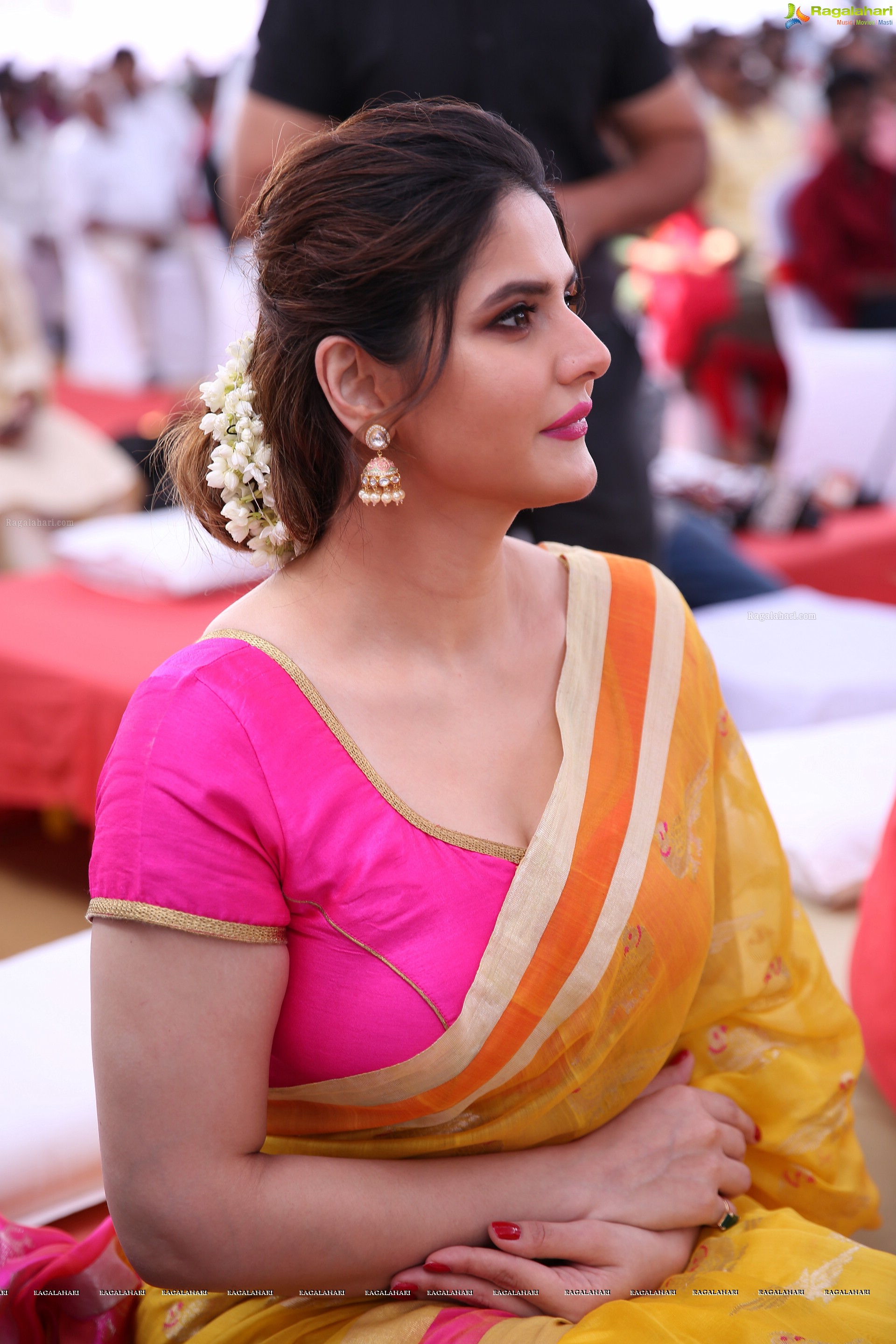 Zarine Khan at Suchirindia's Aryavartha Nagari Project Launch - HD Gallery