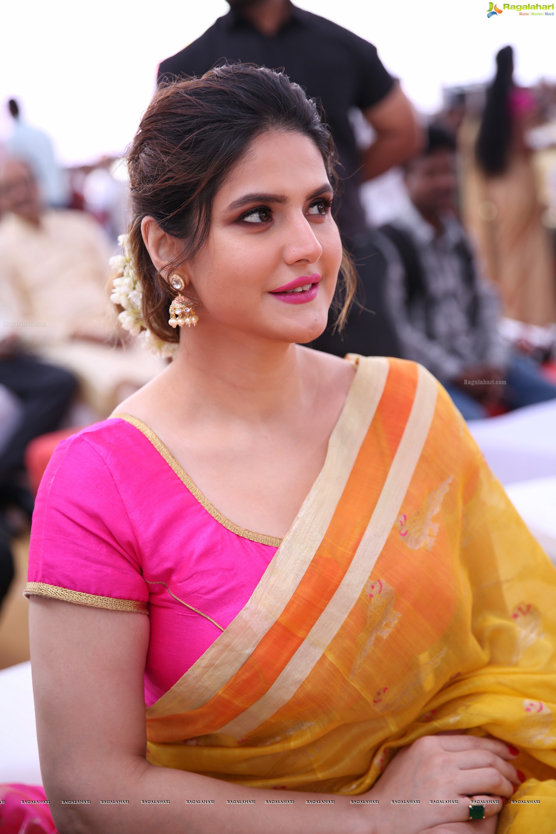 Zarine Khan at Suchirindia's Aryavartha Nagari Project Launch - HD Gallery