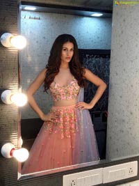 Amyra Dastur Kung Fu Yoga