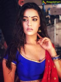 Kavya Thapar