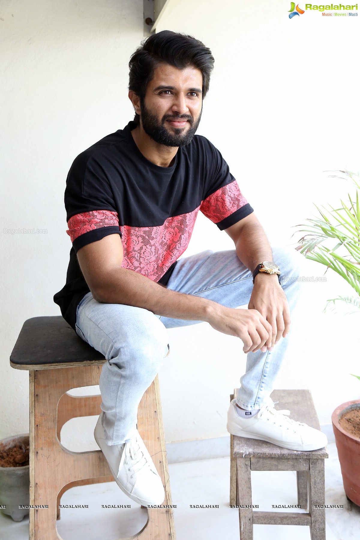 Vijay Deverakonda at Mahanati Interview