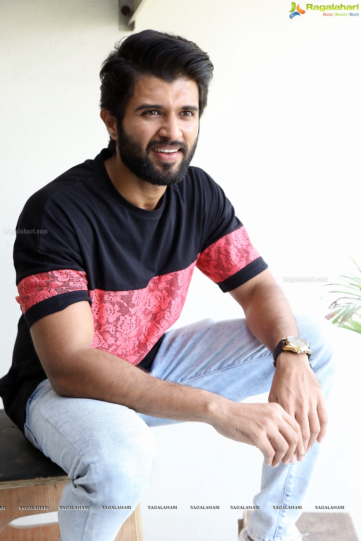 Vijay Deverakonda at Mahanati Interview