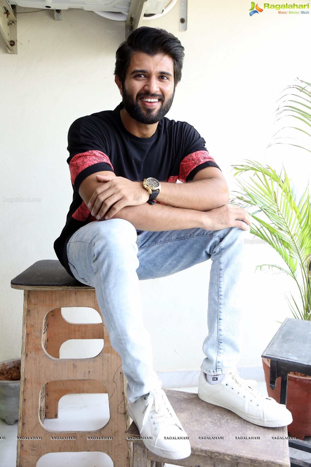 Vijay Deverakonda at Mahanati Interview