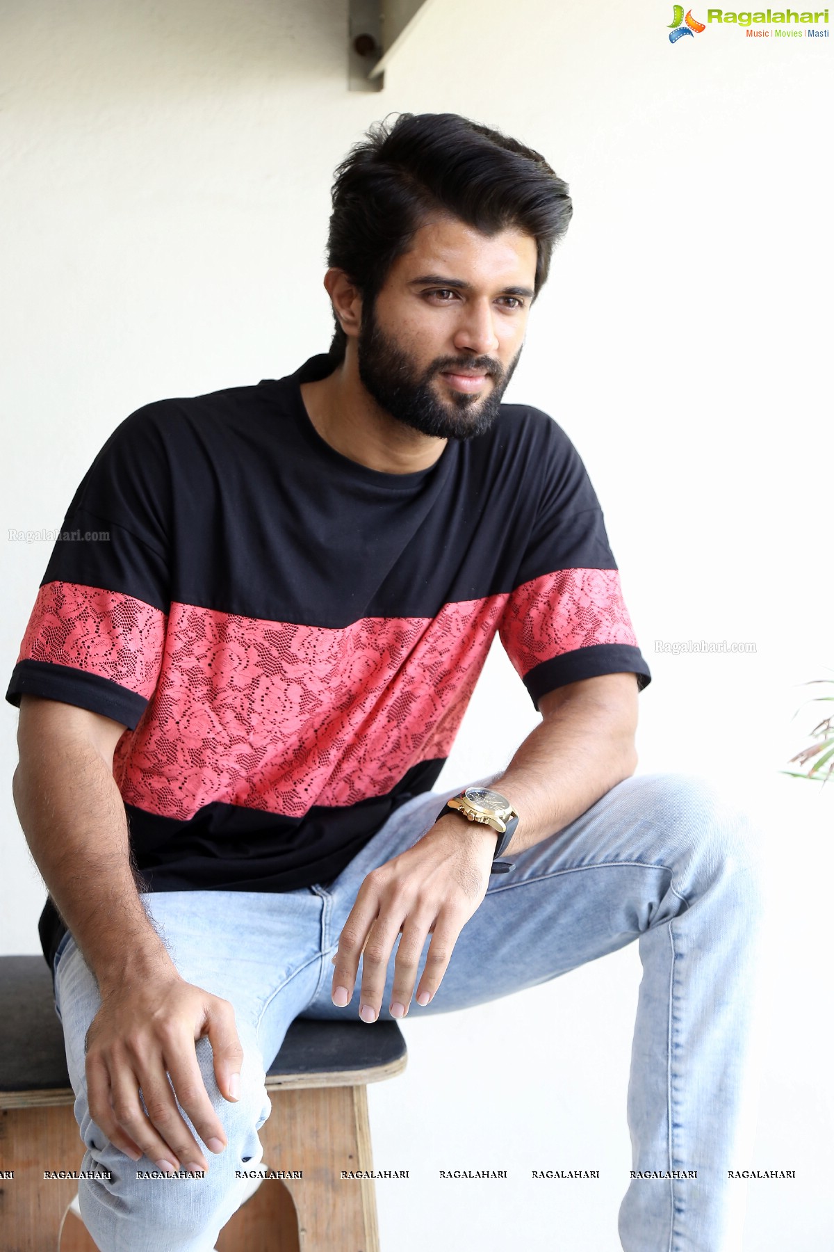 Vijay Deverakonda at Mahanati Interview