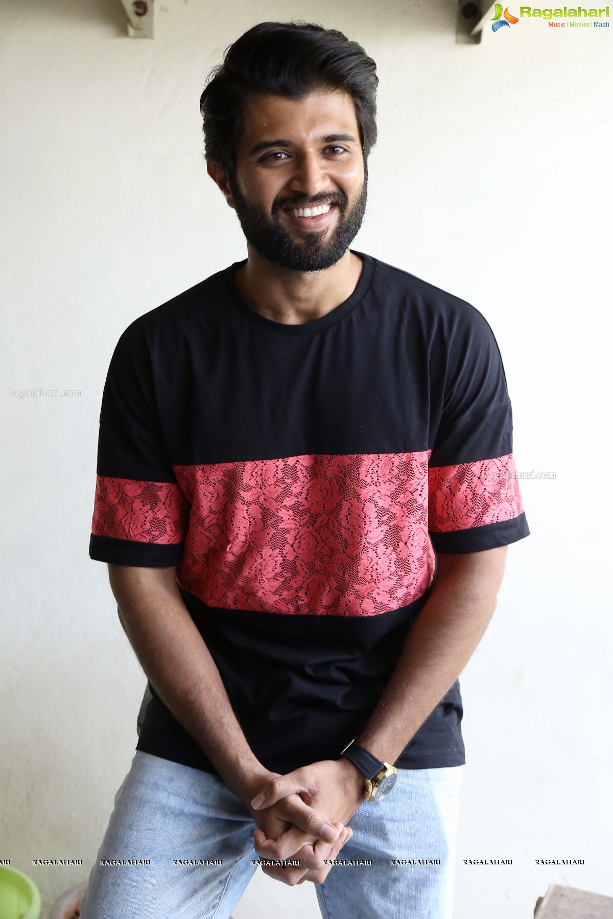 Vijay Deverakonda at Mahanati Interview