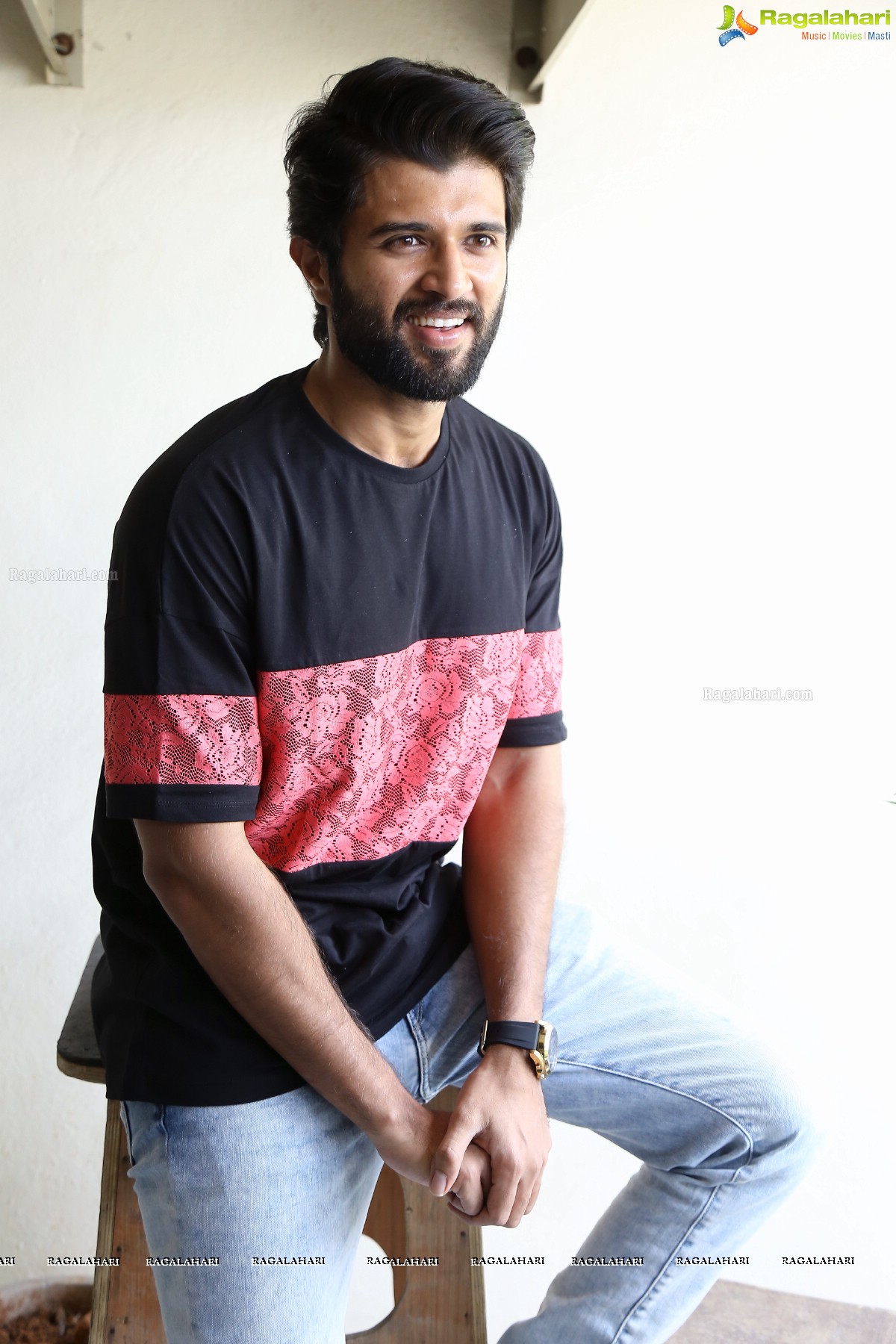 Vijay Deverakonda at Mahanati Interview