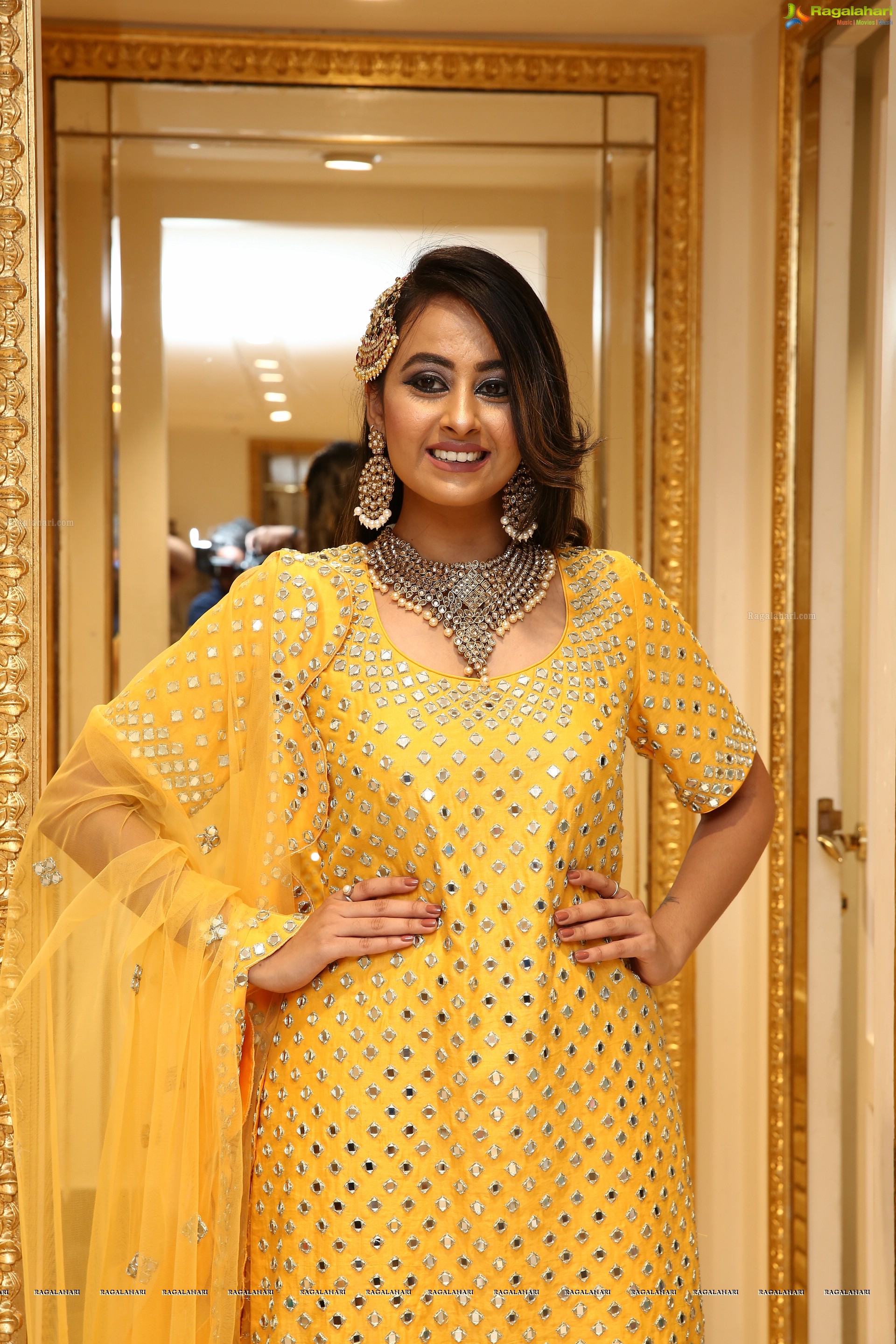 Ameeksha Pawar @ Neeru's Ramzan Exclusive 'Gharara Festival' - HD Gallery