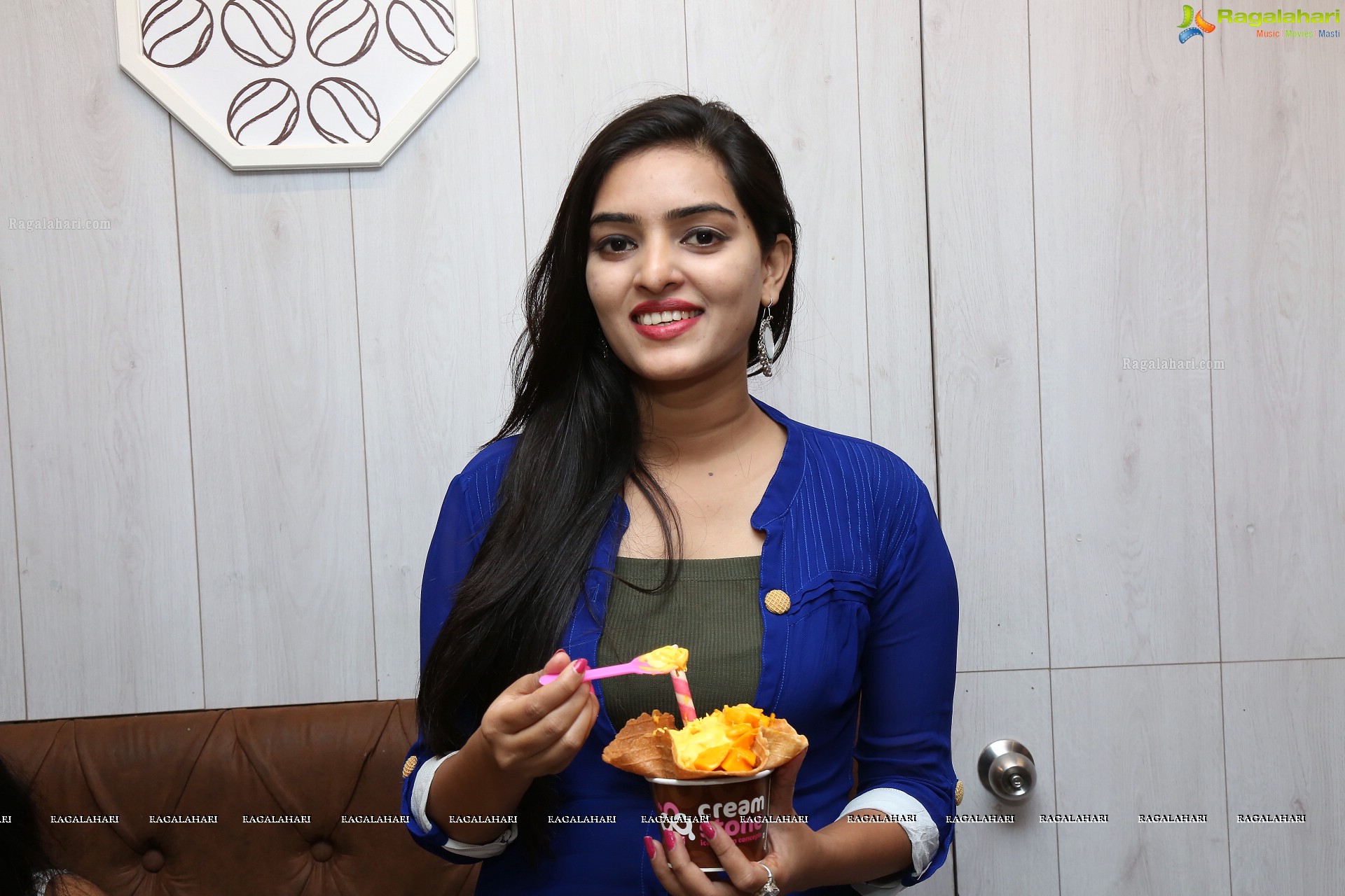 Heena Rai @ VD's Birthday Celebrations At Cream Stone Ice Cream - HD Gallery