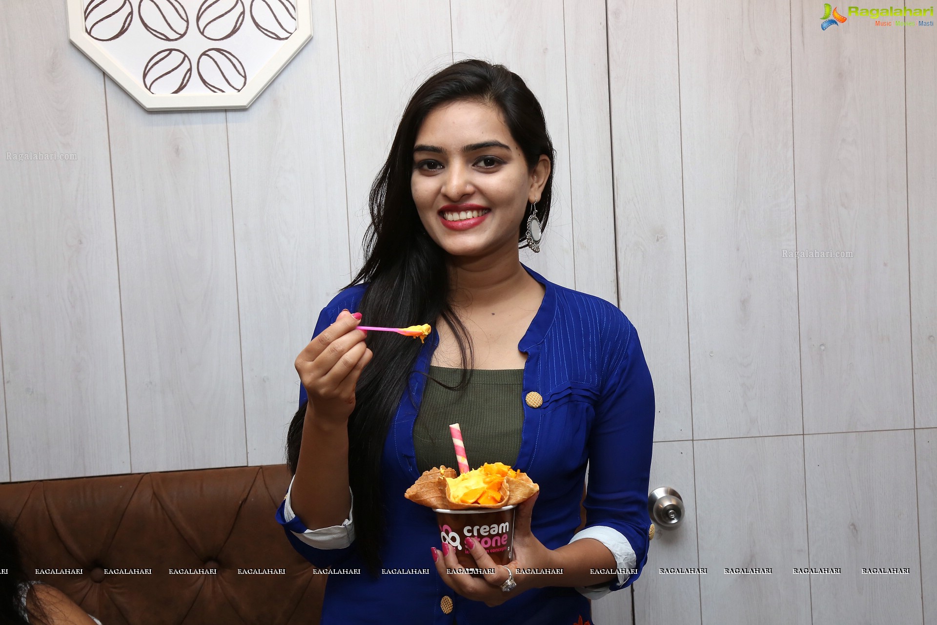 Heena Rai @ VD's Birthday Celebrations At Cream Stone Ice Cream - HD Gallery