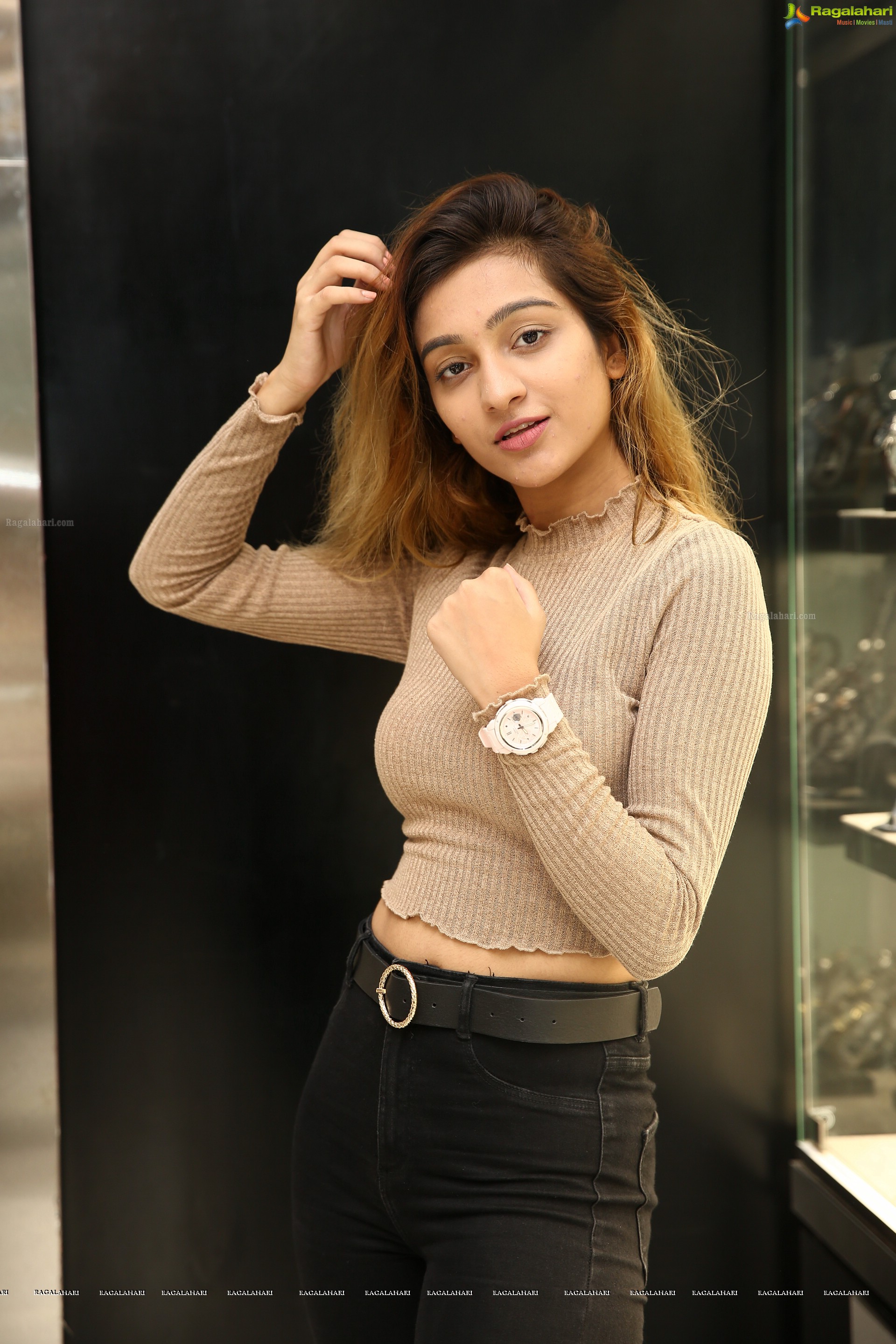 Insha Iqbal @ Casio Watches Showroom Launch - HD Gallery