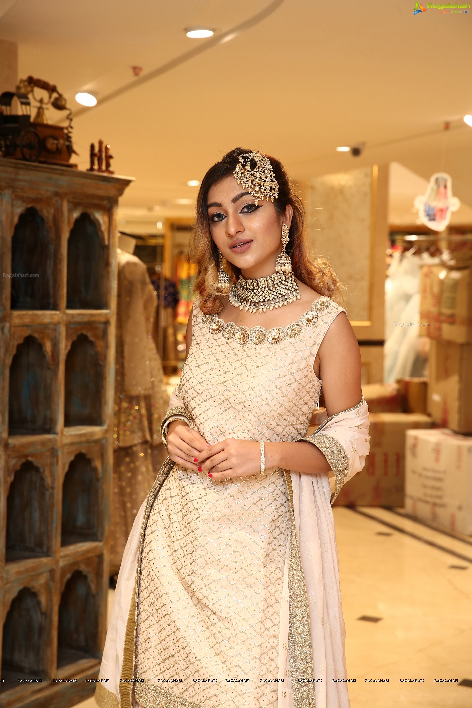 Insha Iqbal @ Neeru's Ramzan Exclusive 'Gharara Festival' - HD Gallery