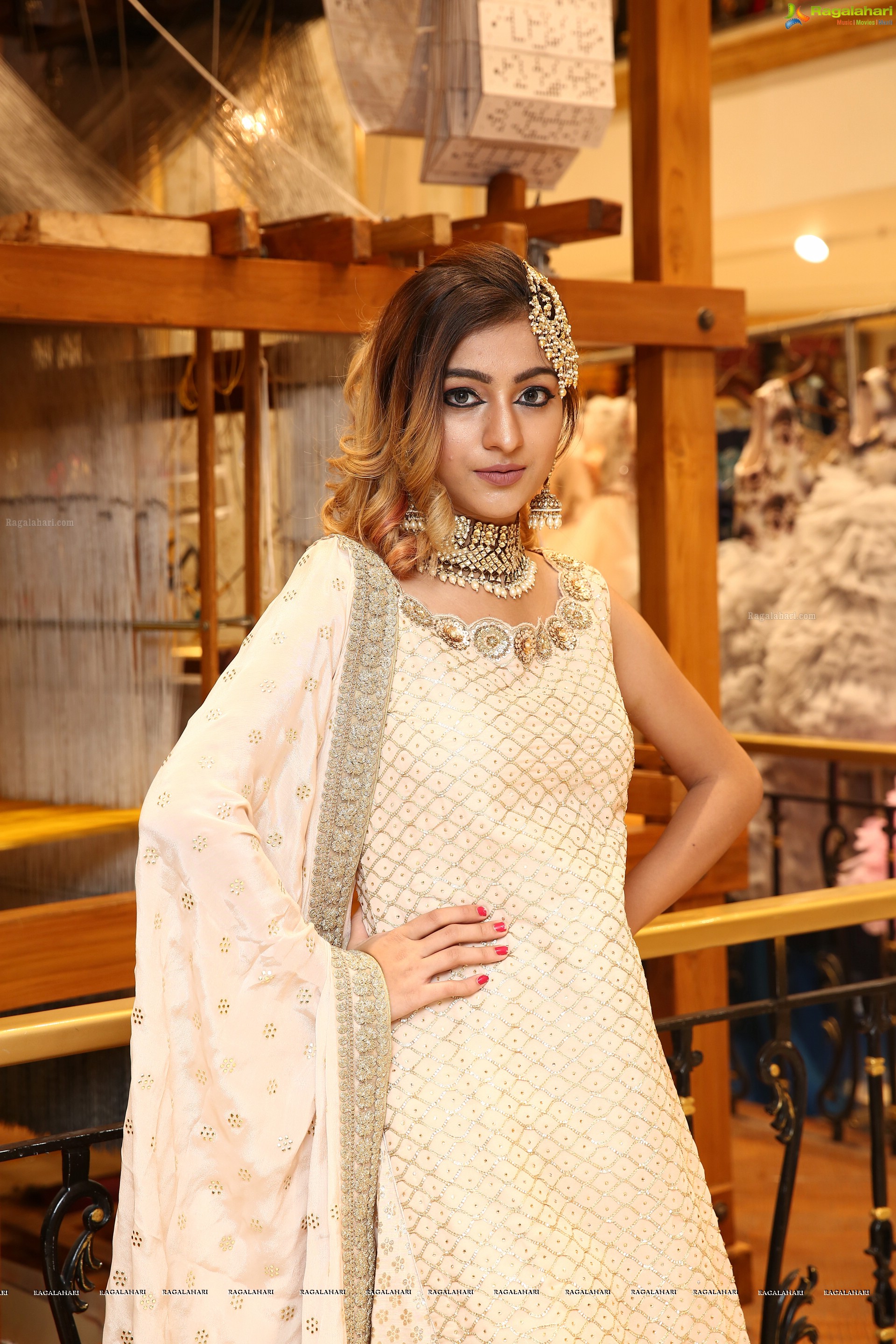 Insha Iqbal @ Neeru's Ramzan Exclusive 'Gharara Festival' - HD Gallery