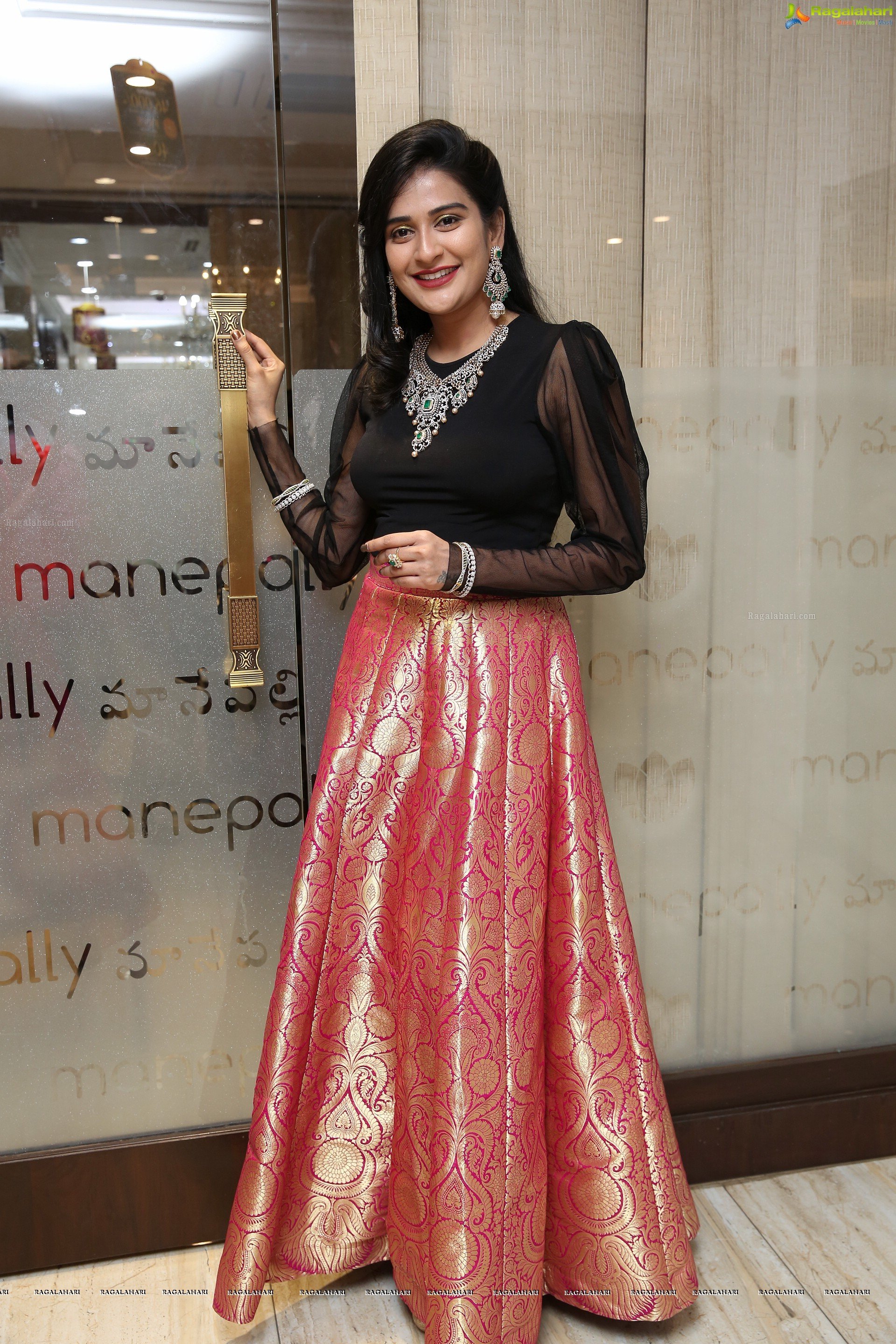 Jenny Honey @ Manepally Jewellers Akshaya Tritiya Collection Launch - HD Gallery