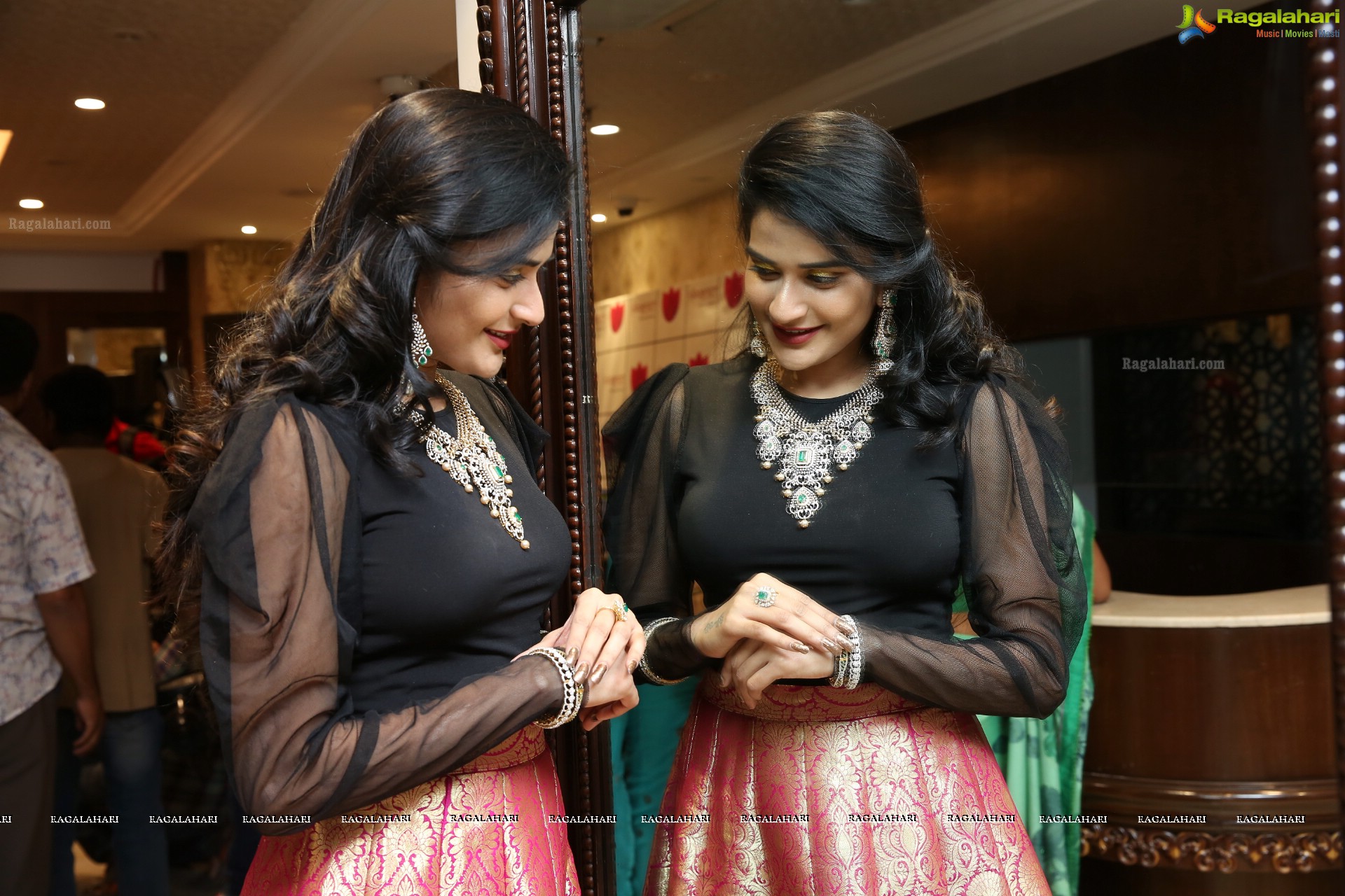 Jenny Honey @ Manepally Jewellers Akshaya Tritiya Collection Launch - HD Gallery