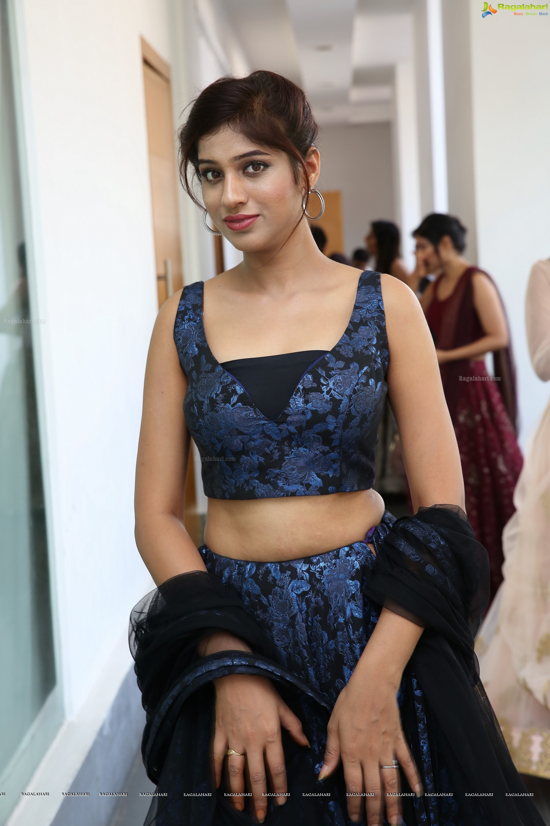 Naziya Khan @ Sutraa Grand Curtain Raiser & Fashion Showcase - HD Gallery