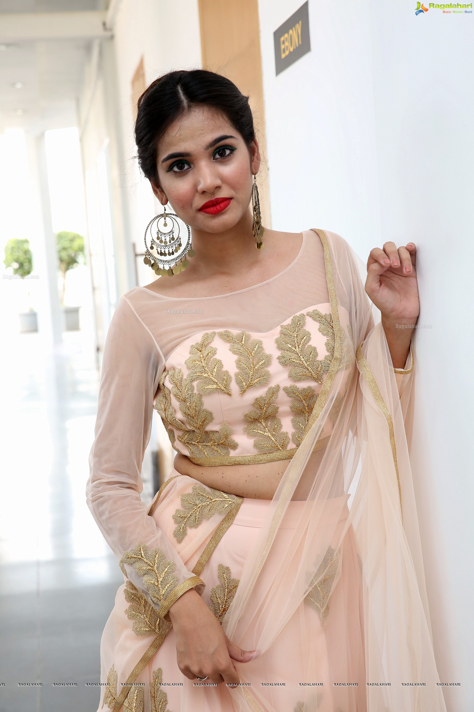 Vaishnavi Rao @ Sutraa Grand Curtain Raiser & Fashion Showcase - HD Gallery