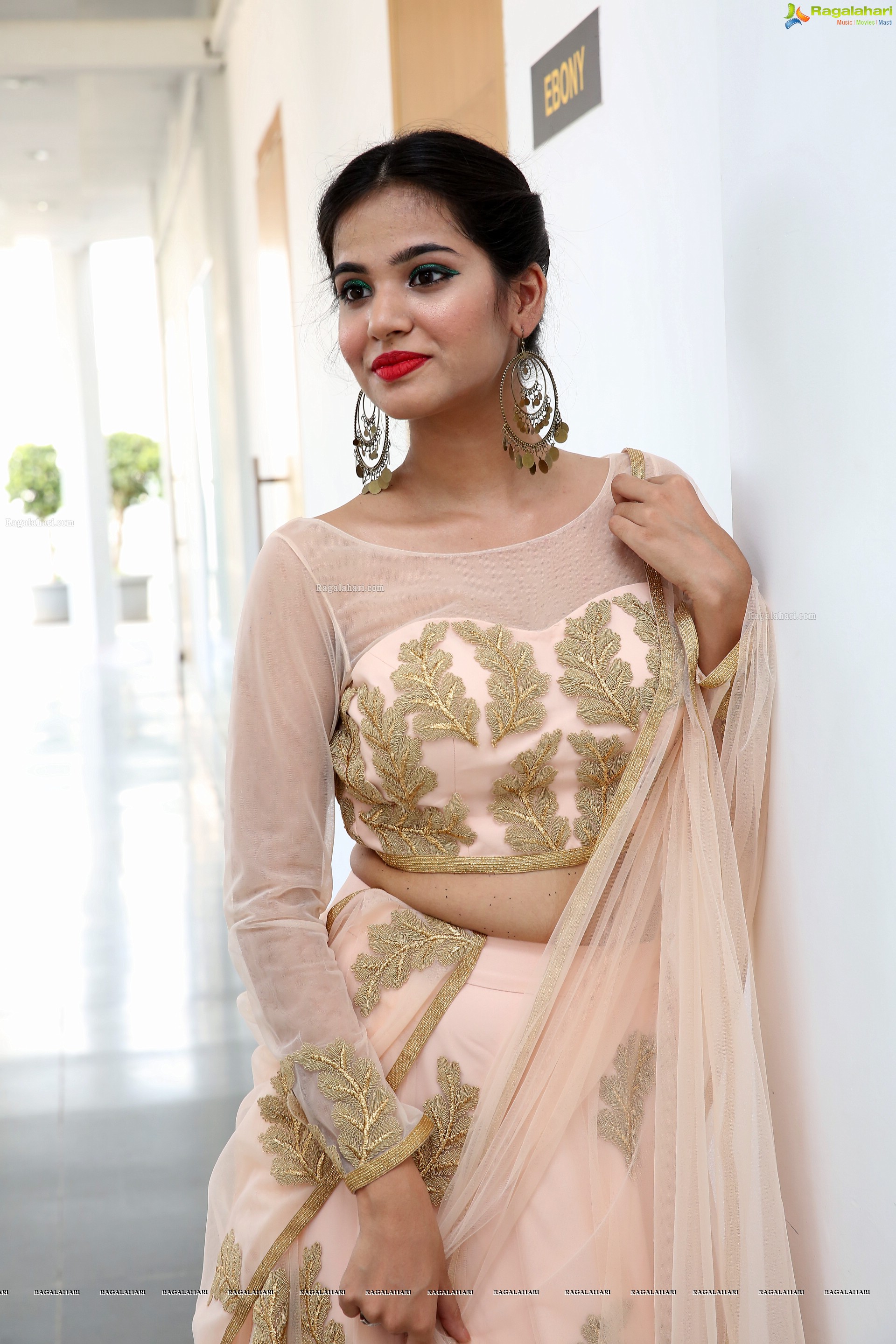 Vaishnavi Rao @ Sutraa Grand Curtain Raiser & Fashion Showcase - HD Gallery