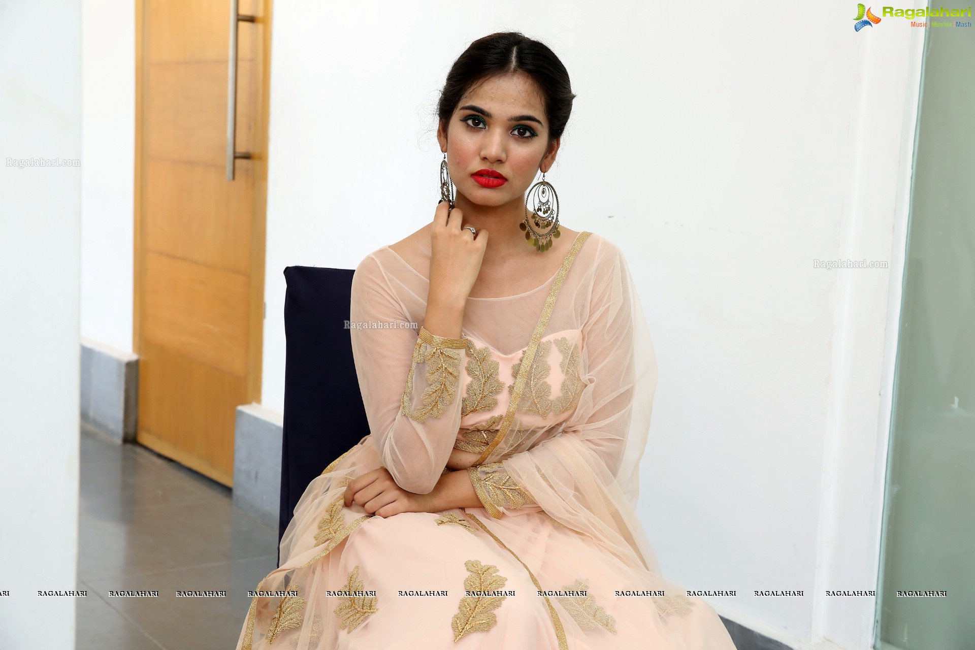 Vaishnavi Rao @ Sutraa Grand Curtain Raiser & Fashion Showcase - HD Gallery