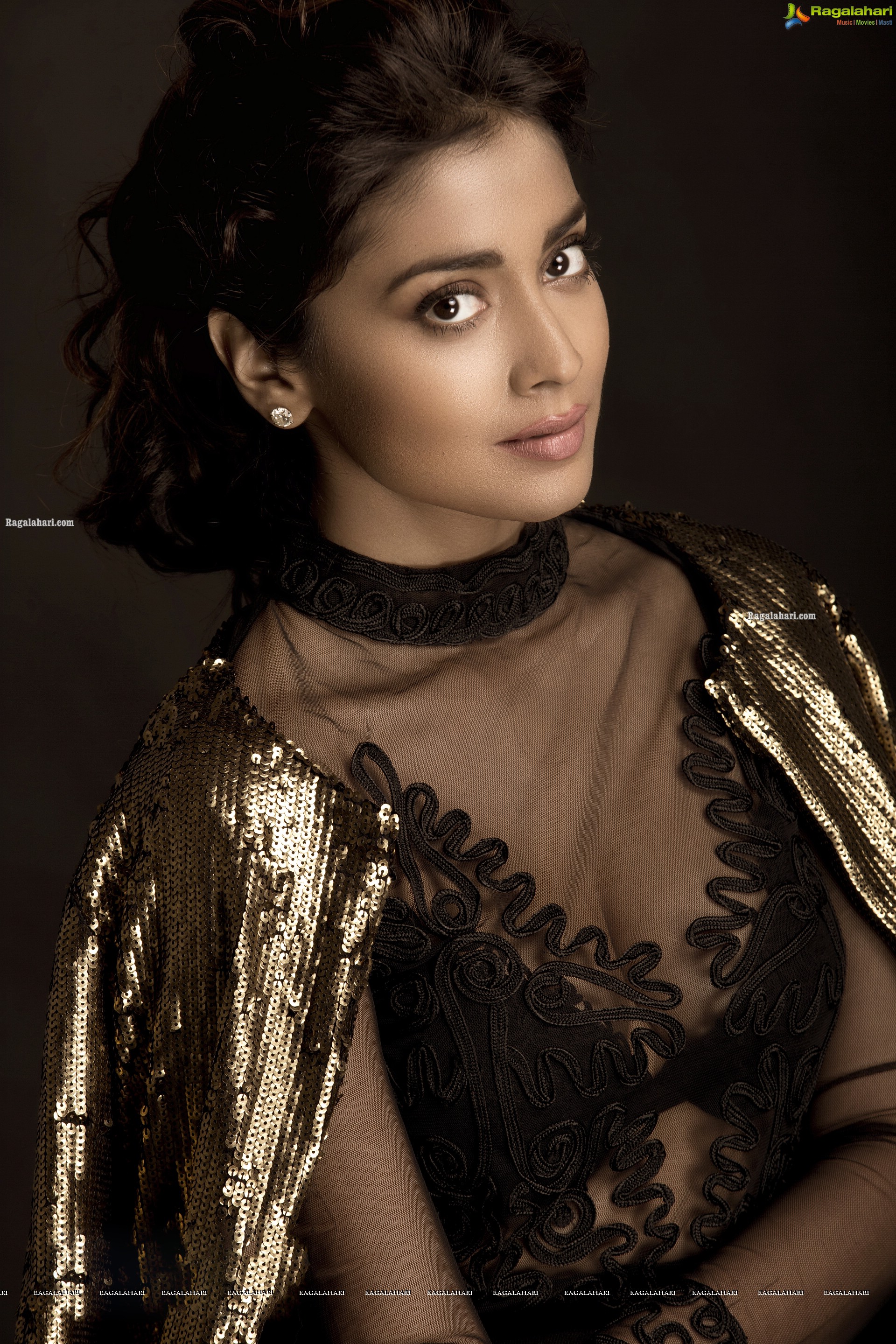 Shriya Saran Latest Photoshoot Images - HD Gallery