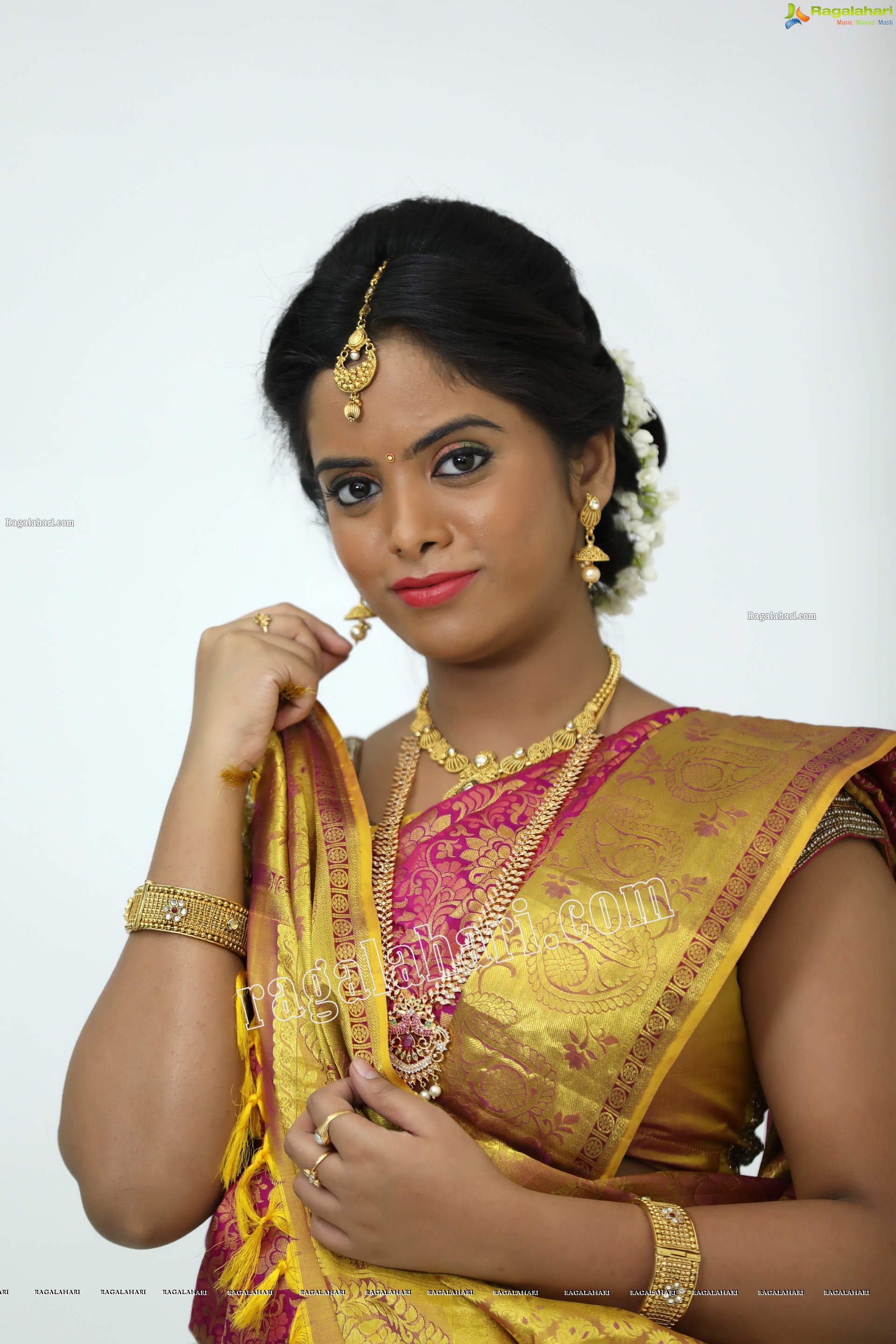 Sameera Reddy G in Pink and Gold Silk Saree With Jewellery Exclusive Photo Shoot