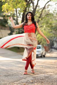 Sheetal Bhatt in Red Front Slit Tunic Top