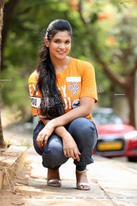 Twinkle Thomala in Yellow T-Shirt and Jeans