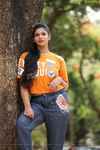 Twinkle Thomala in Yellow T-Shirt and Jeans