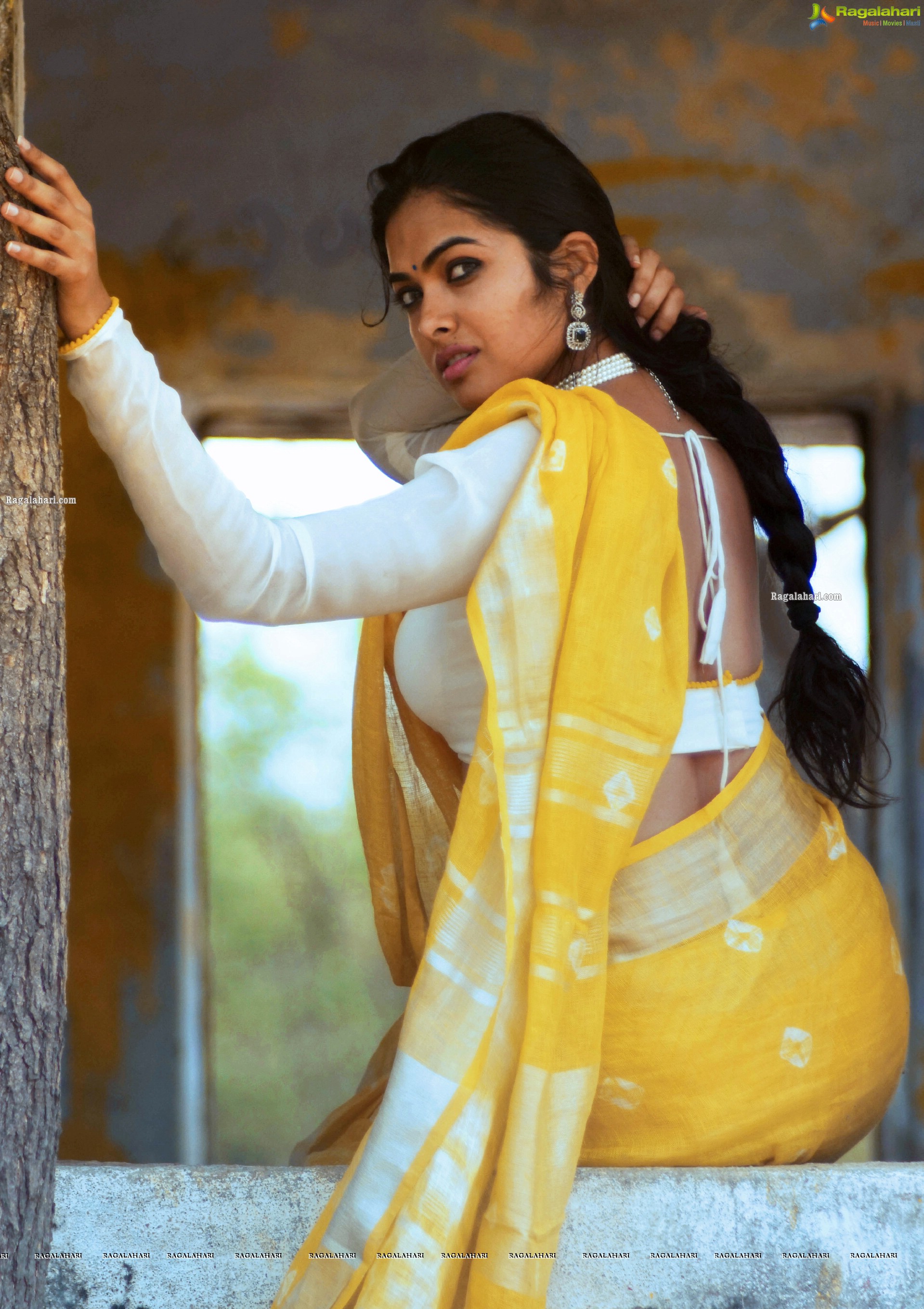 Divi Vadthya Latest Photoshoot Stills, HD Photo Gallery