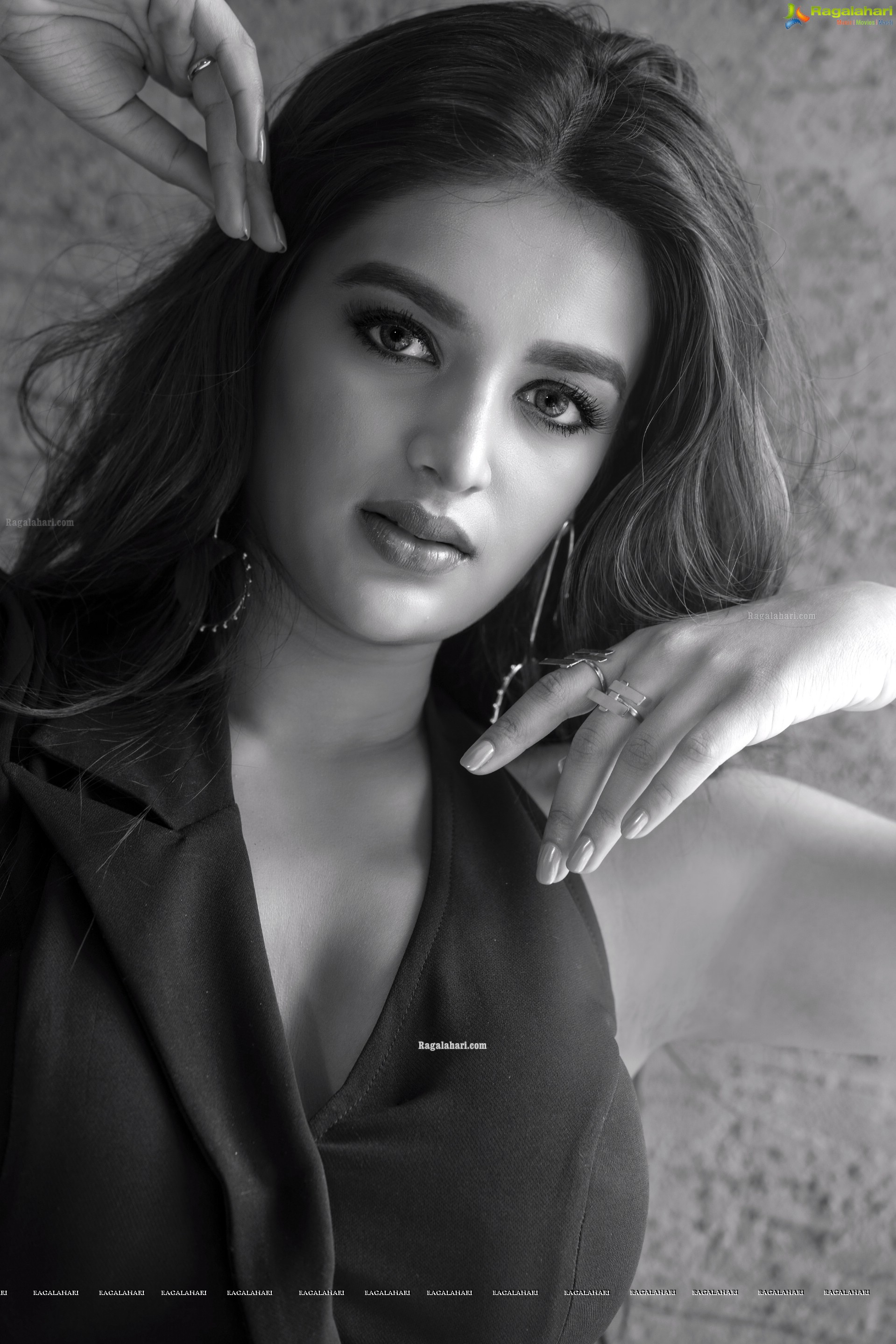 Nidhhi Agerwal is every bit bold and beautiful at the same time, HD Photo Gallery