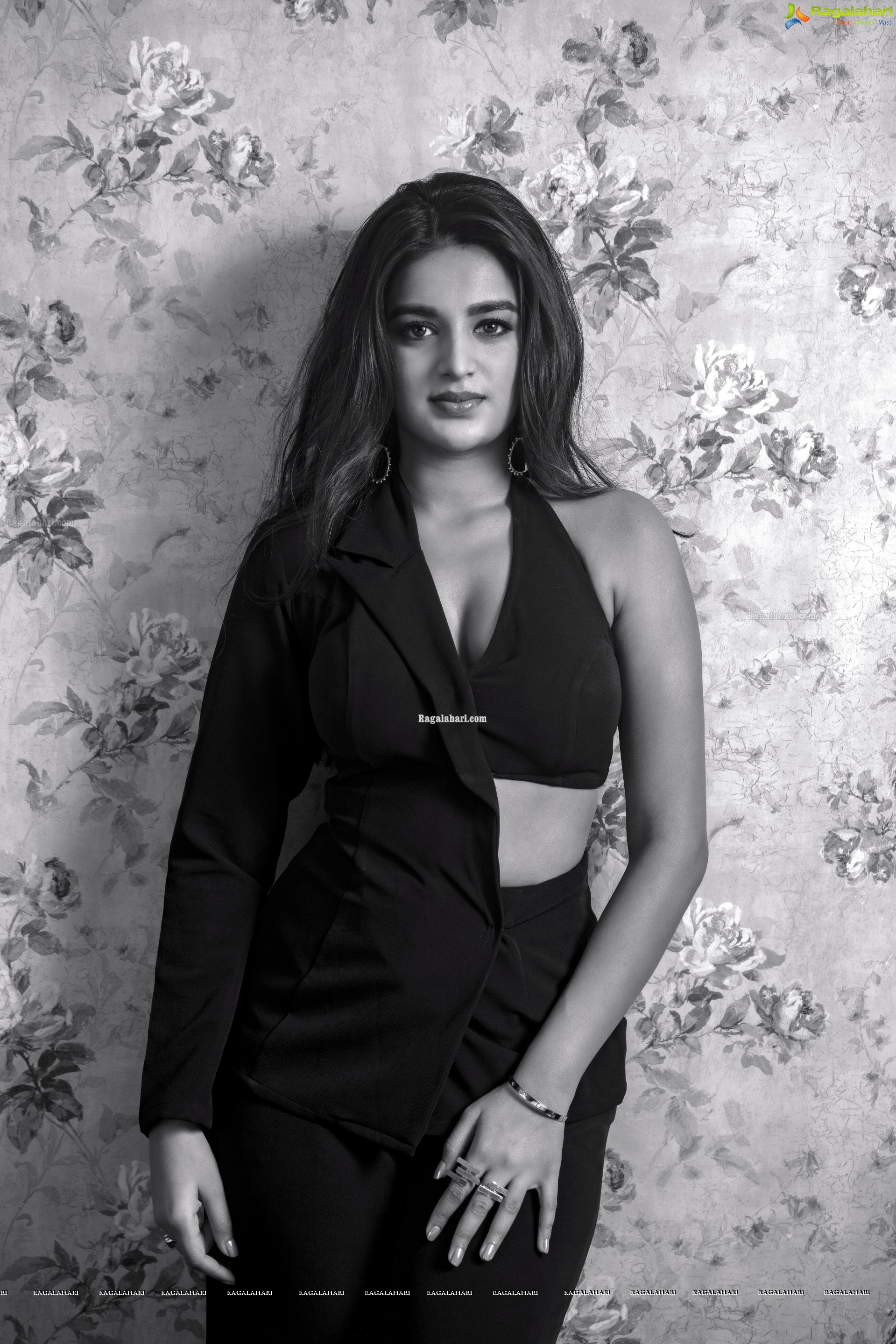 Nidhhi Agerwal is every bit bold and beautiful at the same time, HD Photo Gallery