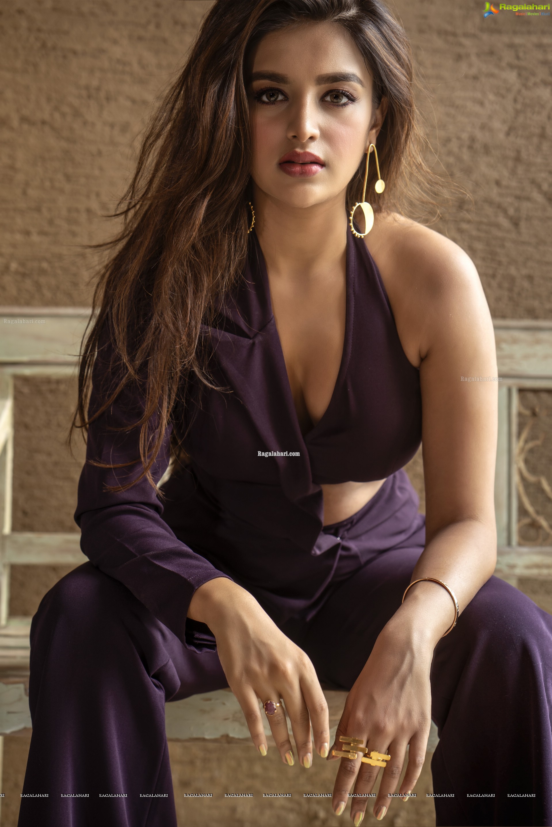 Nidhhi Agerwal is every bit bold and beautiful at the same time, HD Photo Gallery