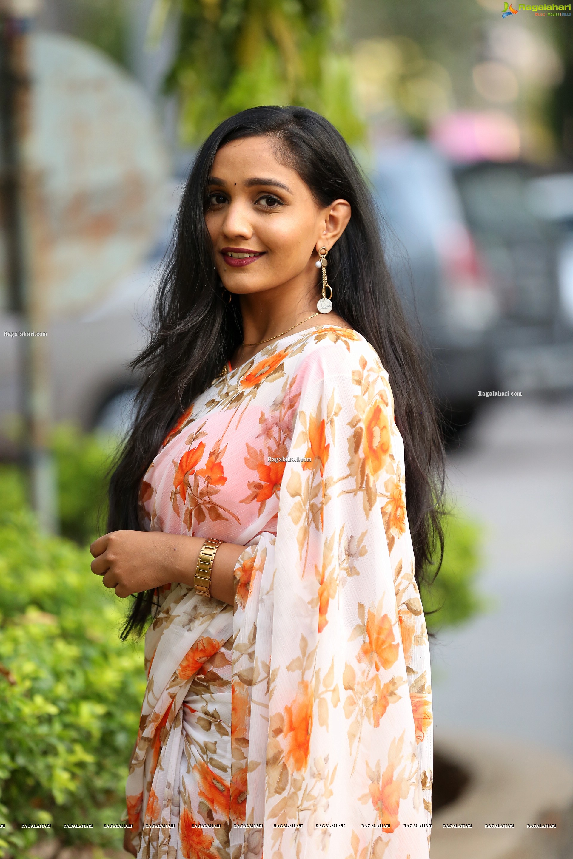 Sruthi in White-Orange Floral Print Saree, HD Photo Gallery