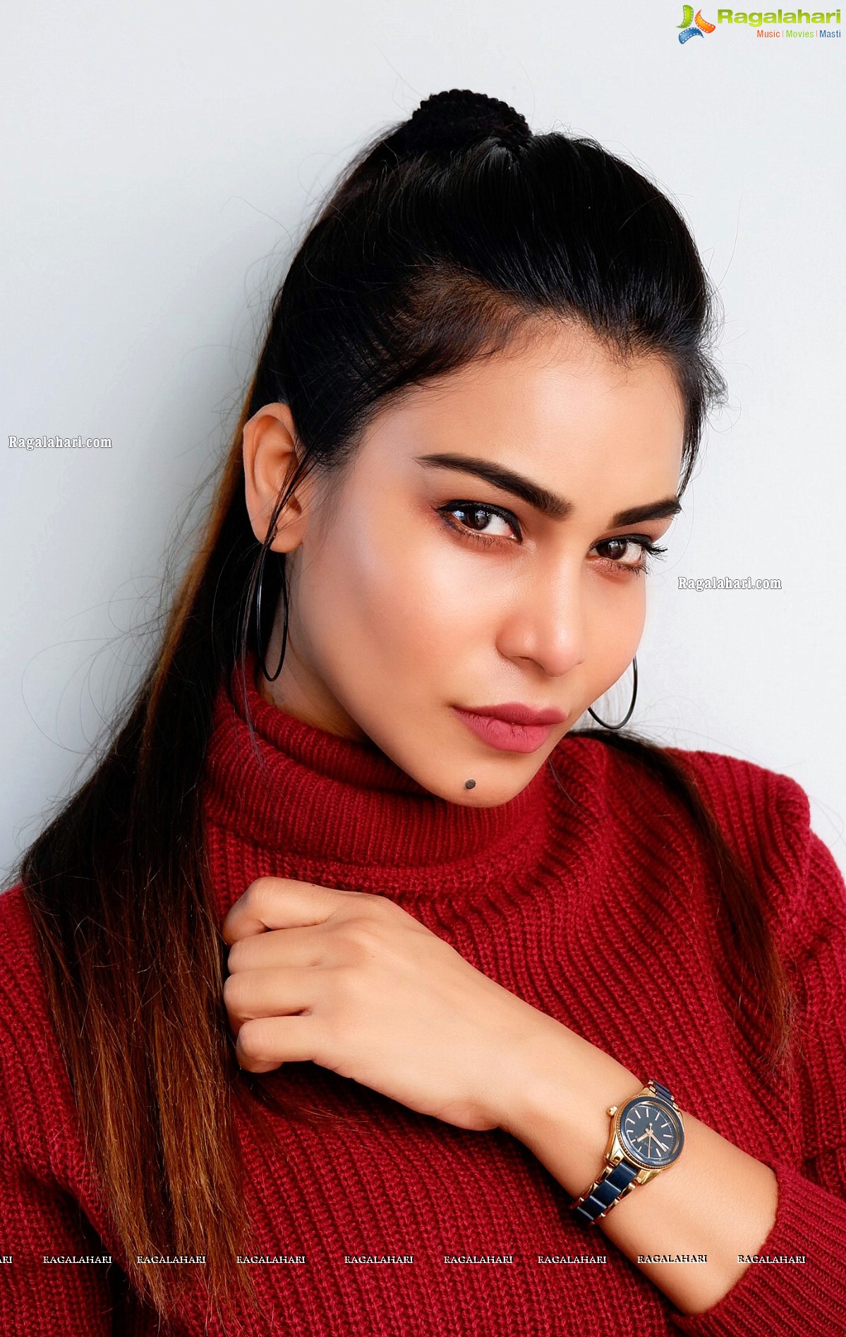 Sanjana Anne in Red Turtle Neck Rib-knit Top and Camo Cargo Pants, Photo Gallery