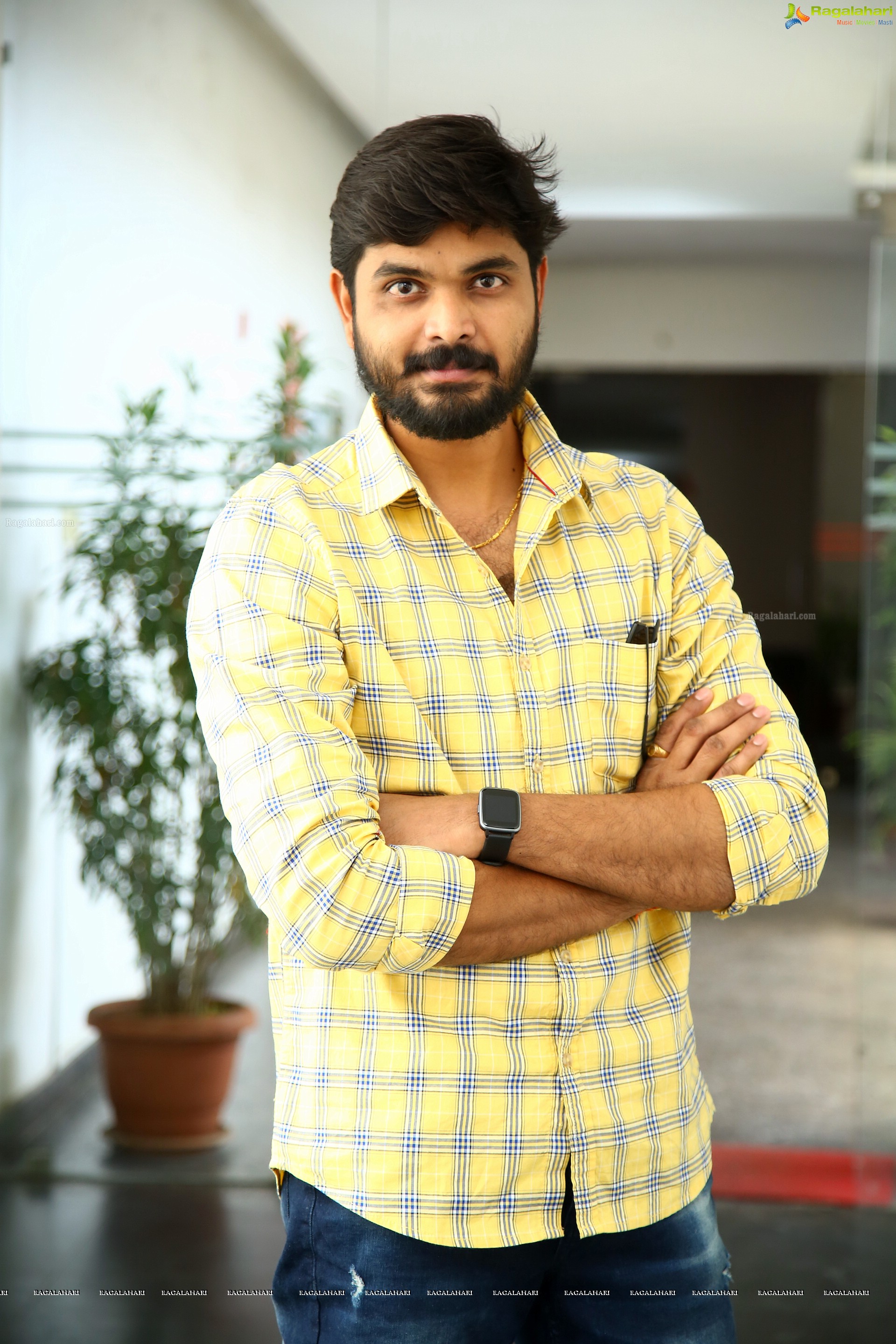 Dinesh at Jayamma Panchayathi Movie Interview, HD Stills