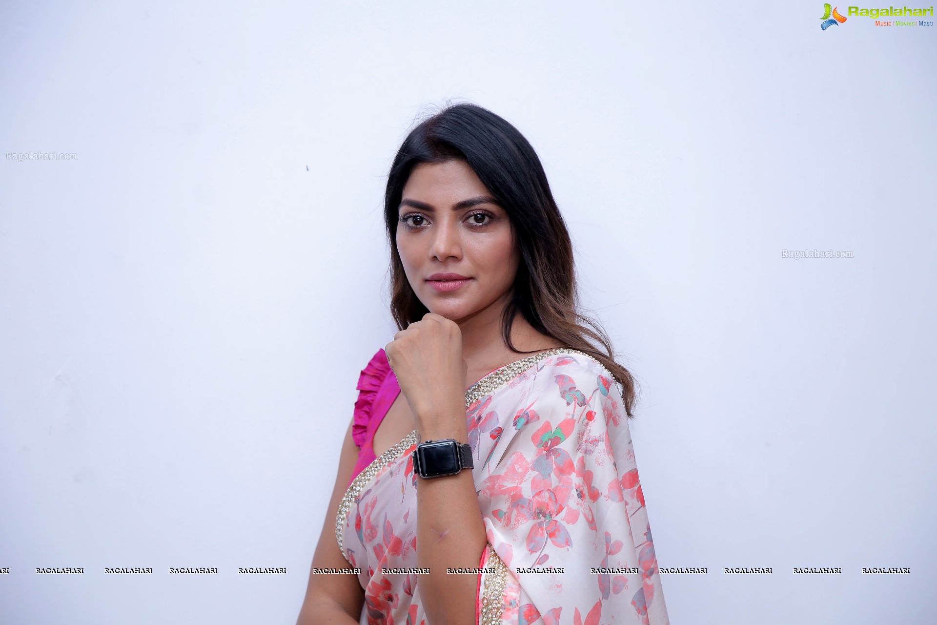 Lahari Shari Latest Photoshoot Stills, HD Photo Gallery