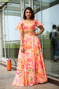 Madhu Shalini at 9 Hours Pre-Release Event