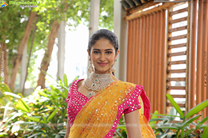 Manasa Varanasi Poses With Jewellery