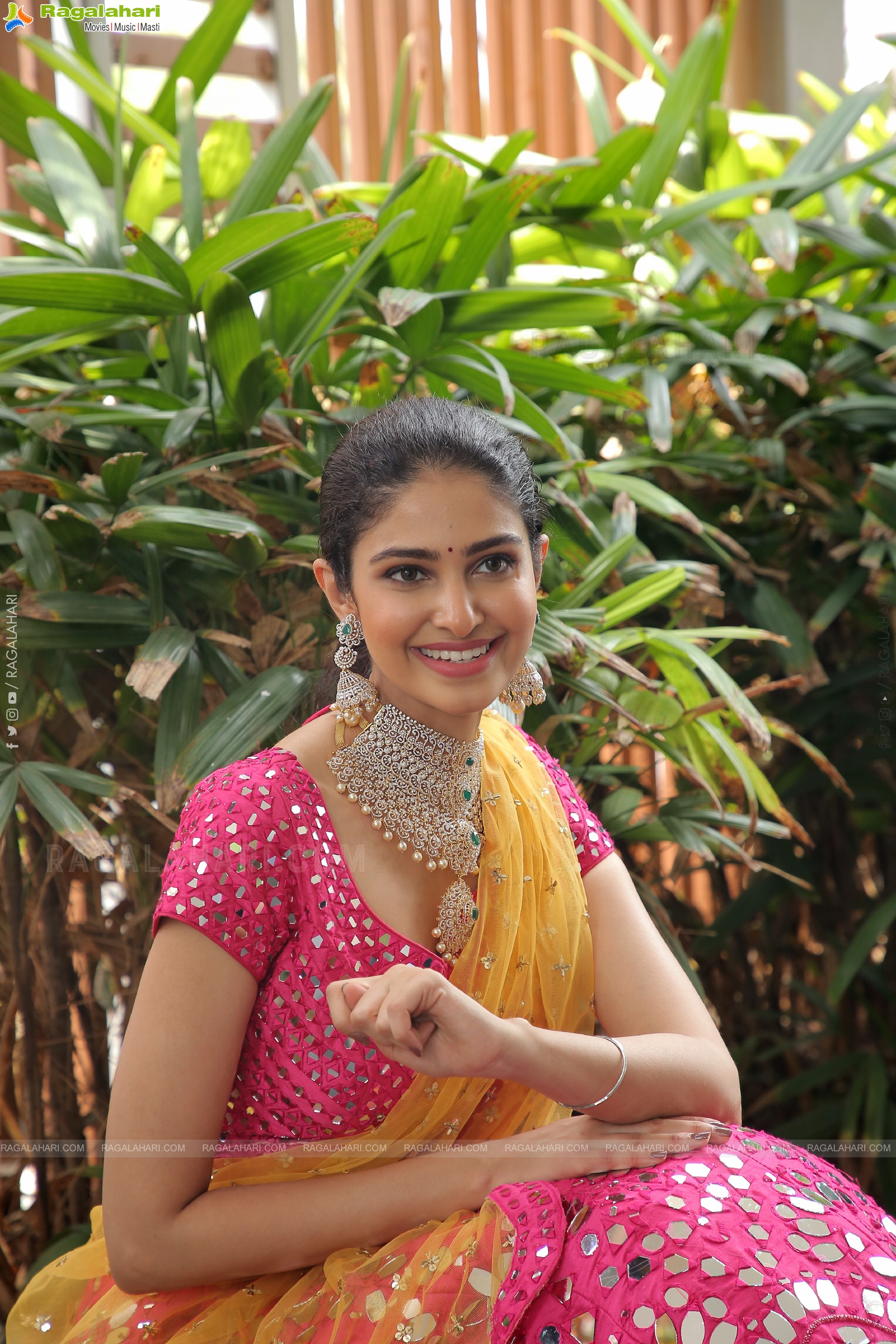 Manasa Varanasi Poses With Jewellery, HD Photo Gallery