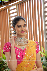 Manasa Varanasi Poses With Jewellery