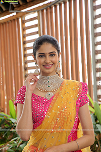 Manasa Varanasi Poses With Jewellery