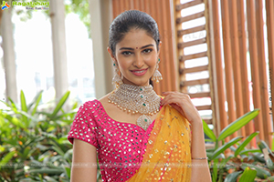 Manasa Varanasi Poses With Jewellery