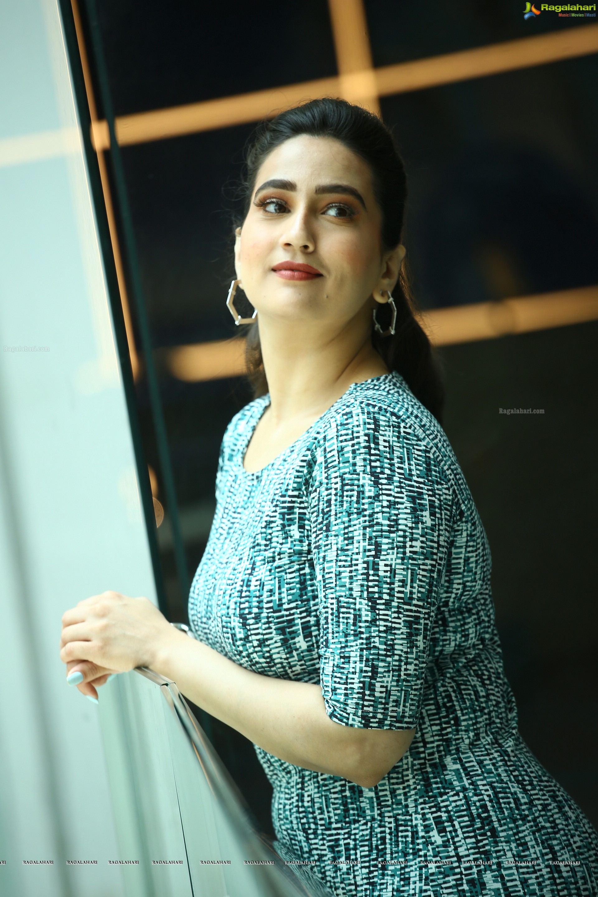 Anchor Manjusha Latest Photoshoot Stills, HD Photo Gallery