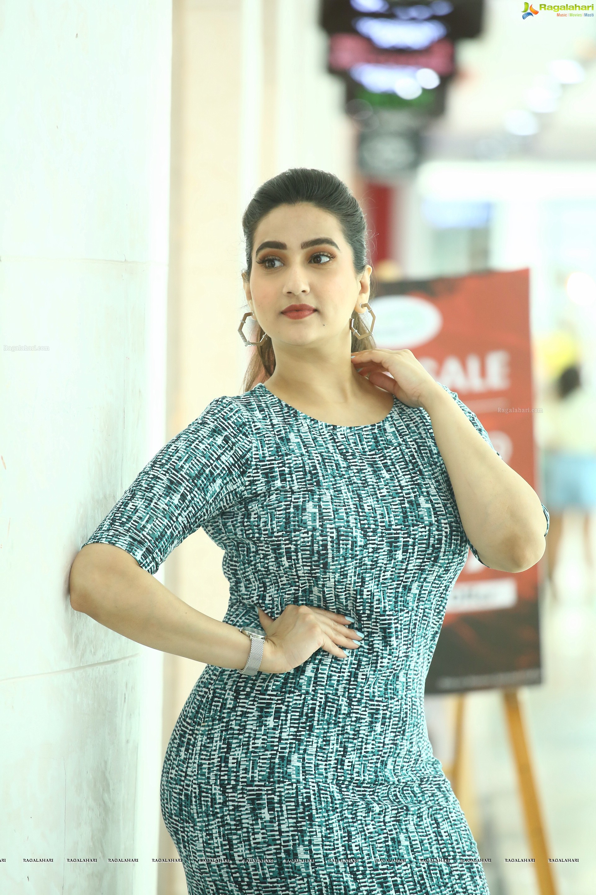 Anchor Manjusha Latest Photoshoot Stills, HD Photo Gallery