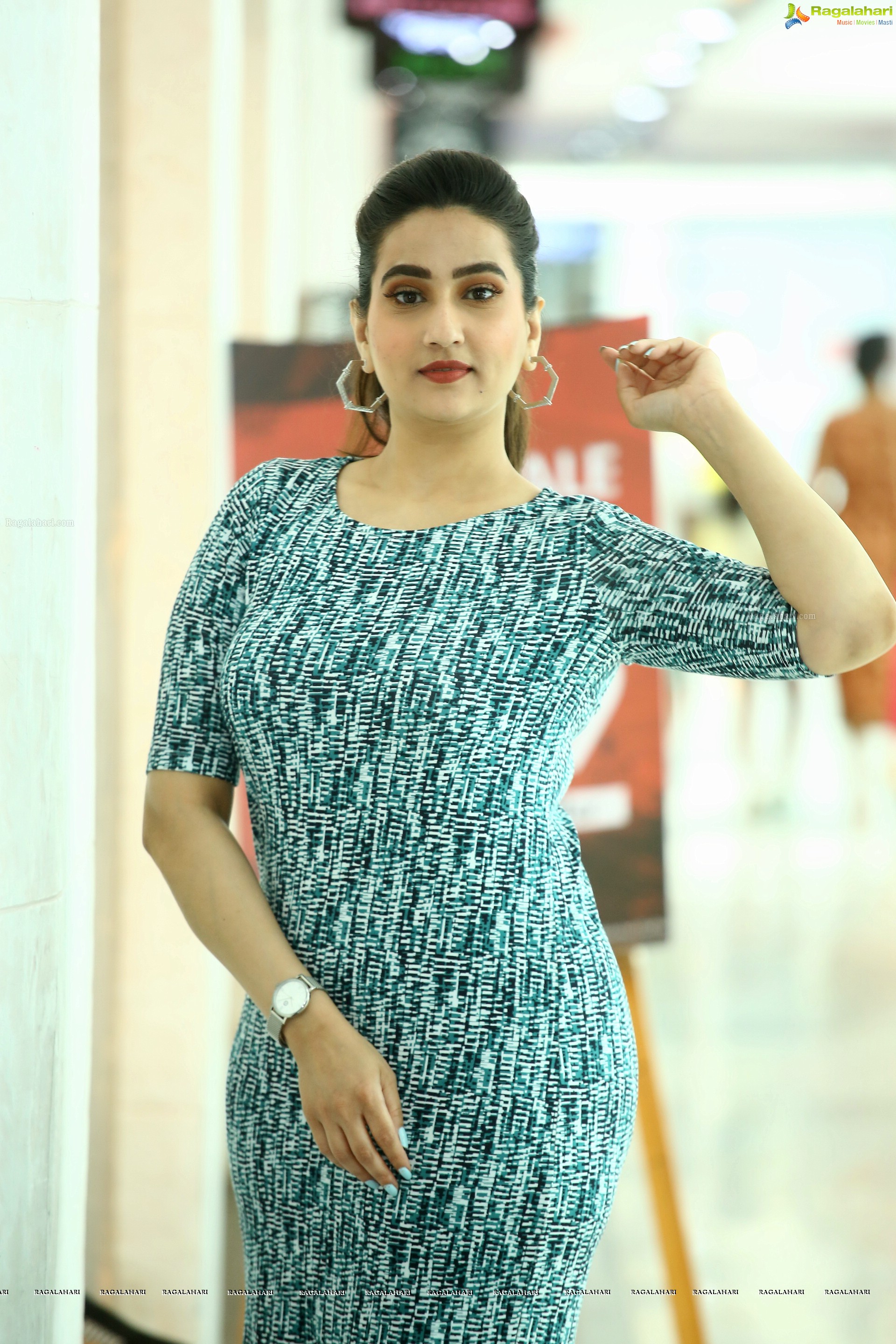 Anchor Manjusha Latest Photoshoot Stills, HD Photo Gallery