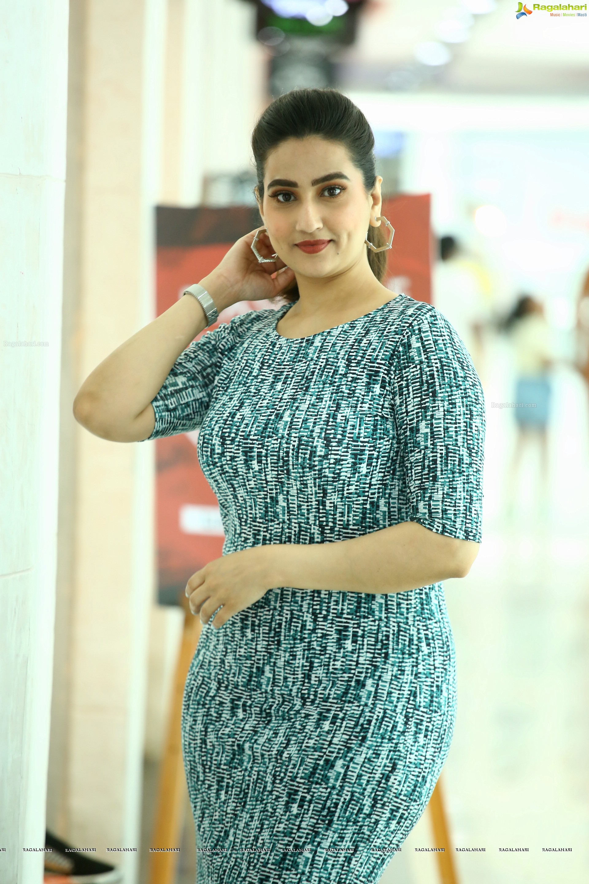 Anchor Manjusha Latest Photoshoot Stills, HD Photo Gallery